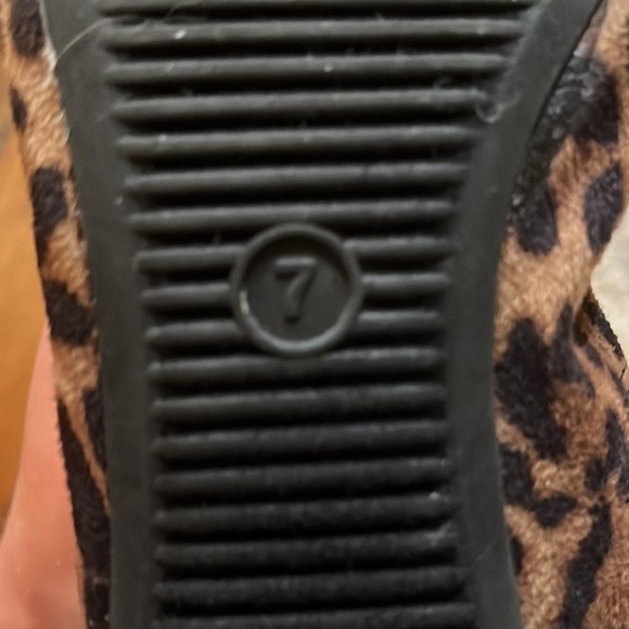 Cheetah Print flats - Picture 2 of 4